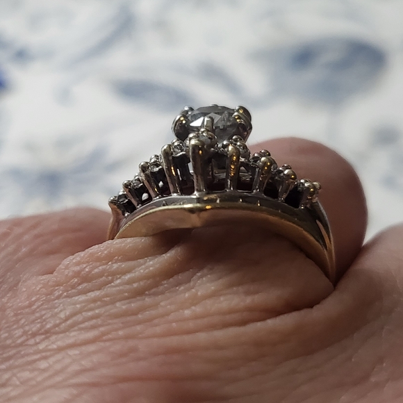 10k, Diamond Ring - Picture 6 of 8